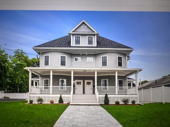 1280 Middlesex St, Lowell, MA