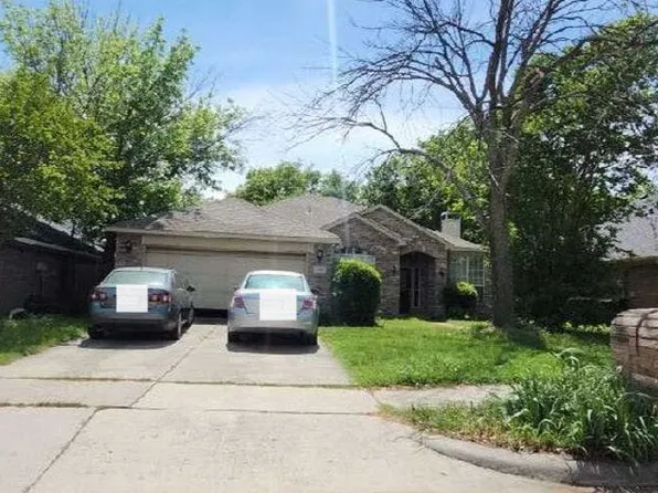 1712 Redwood Dr, Corinth, TX 76210