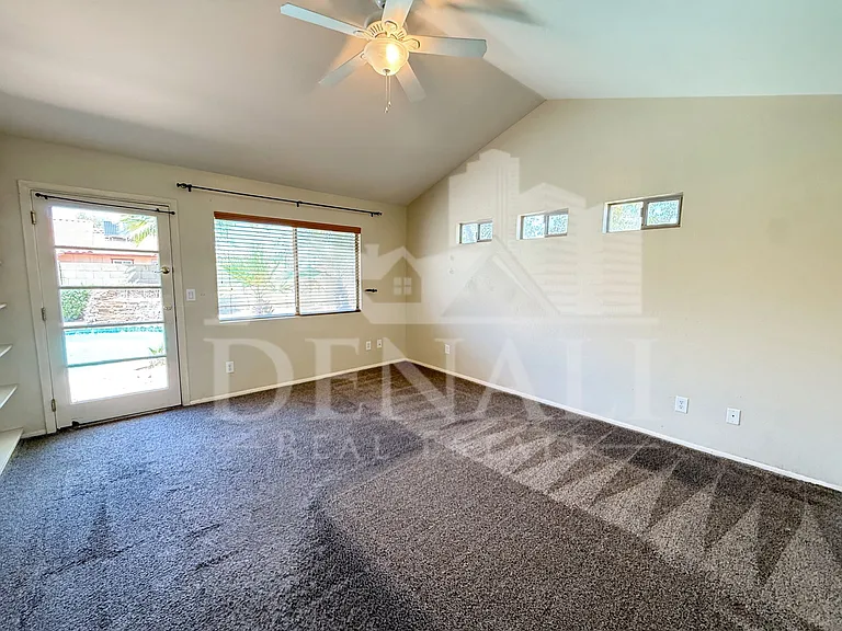2102 W Knox Rd — Photo 15