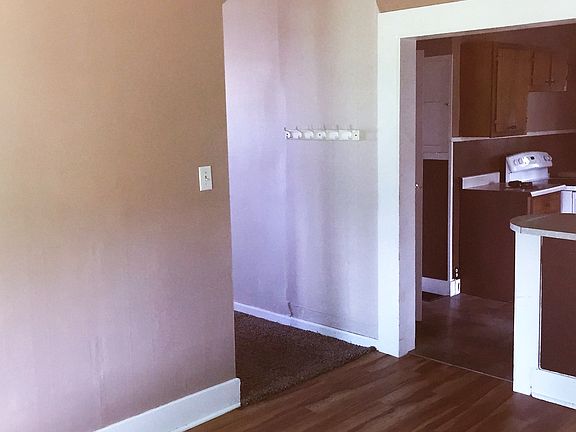 Dining Room {Vinyl Hardwood}