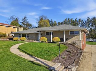 211 Pinecrest Dr, Pittsburgh, PA 15237