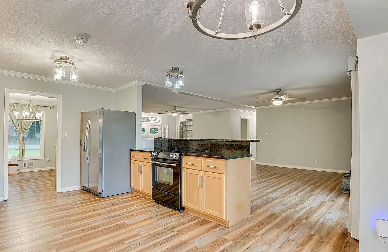 3 bed, 1829 sqft, $2,200 — Photo 4