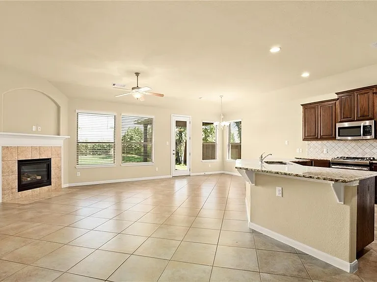 112 W Adelanta Pl — Photo 3