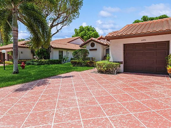 5th image of 6491 Royal Manor Cir
