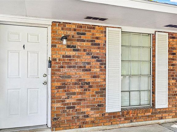 3rd image of 46458 N Cherry St