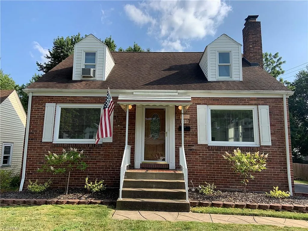 149 Erskine Ave photo 1