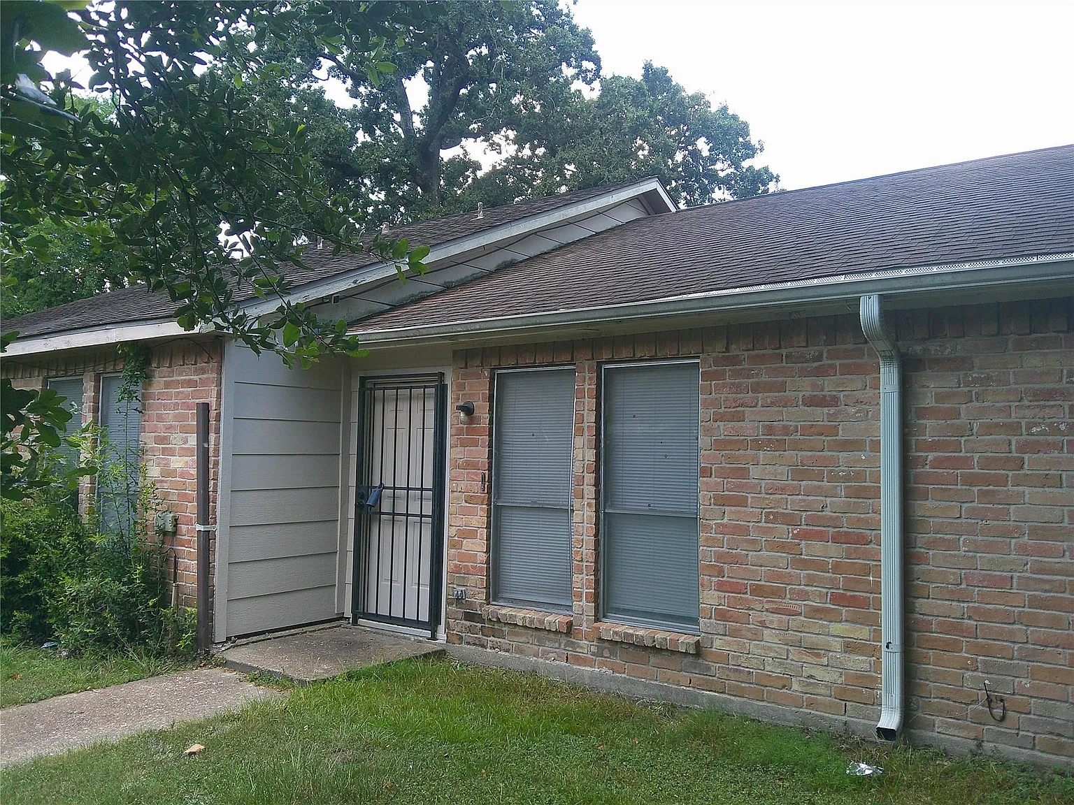 2 bed, 1.5 bath, 1056 sqft, $1,250 — Photo 3