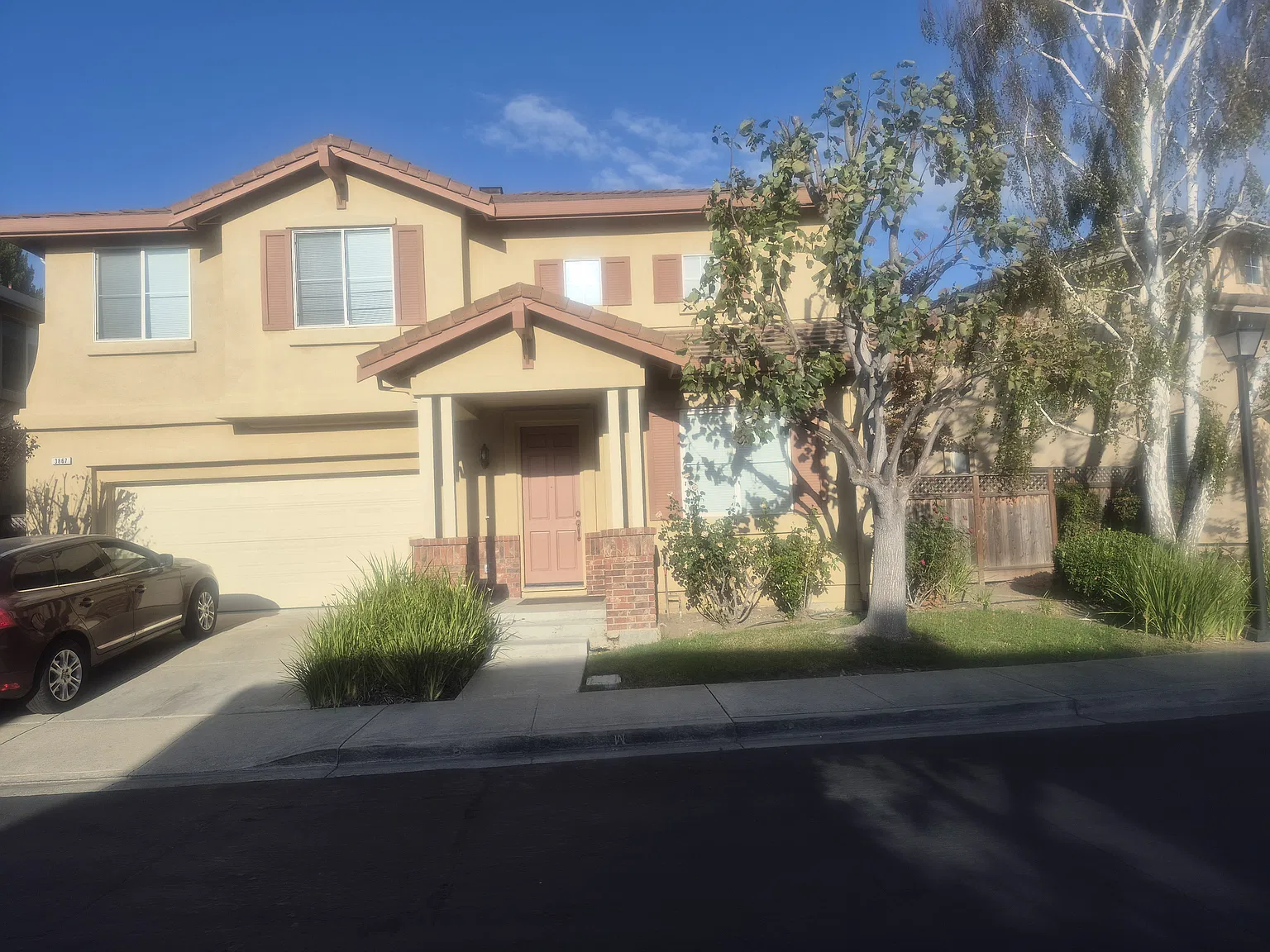 4 bed, 2650 sqft, $5,150 — Photo 2