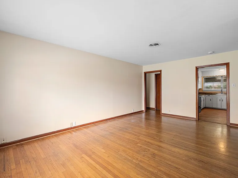 1027 Stonecrest Dr — Photo 7