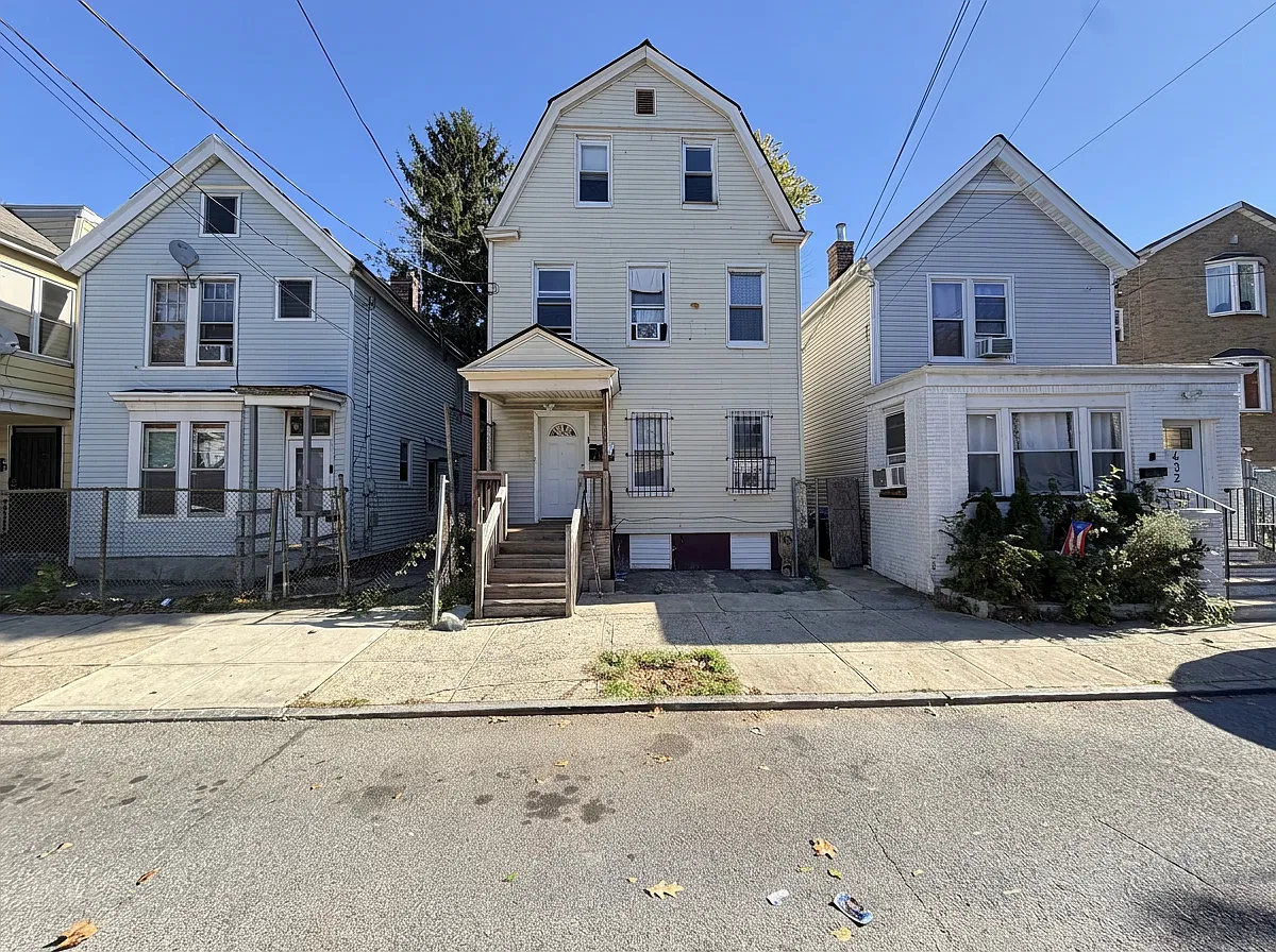 2 bed, 750 sqft, $1,750 — Photo 1