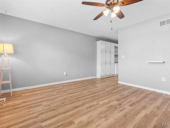 4th image of 229 Chouteau Point