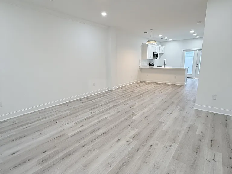 861 Maxine Ct #4B — Photo 4