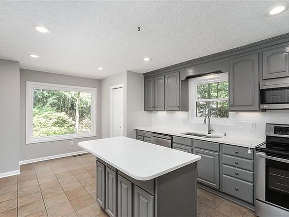 5th image of 1798 Cedar Cliff Dr SE