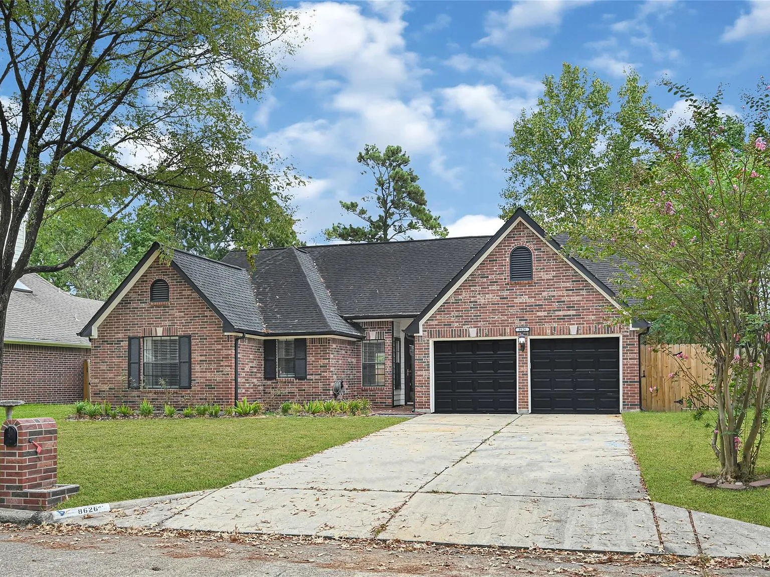 3 bed, 2.0 bath, 1837 sqft, $2,000 — Photo 2