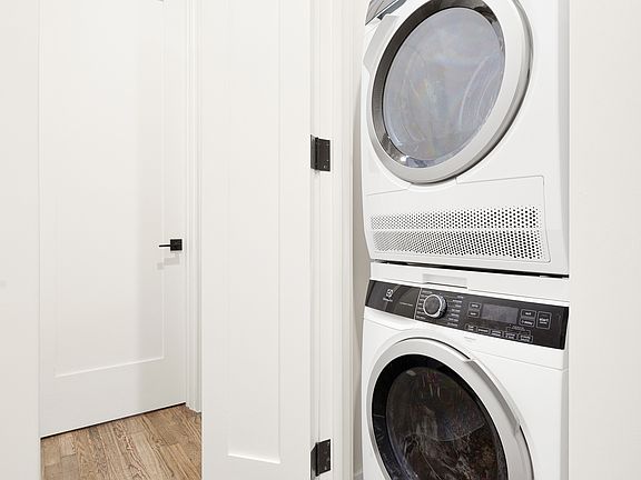 5th image of 332 E 74th St APT 1A