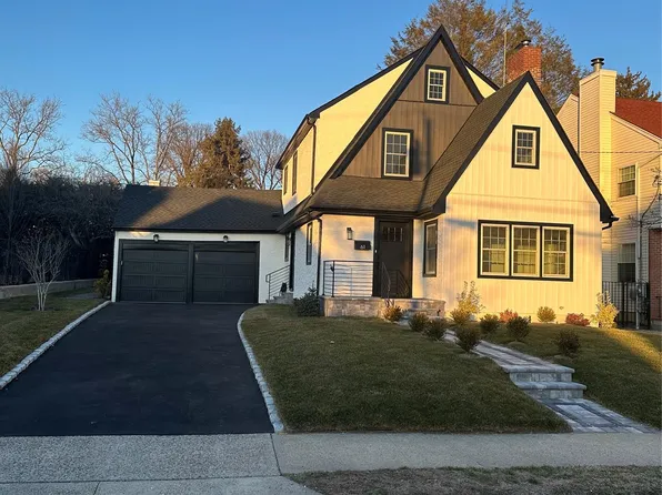 61 Oakland Avenue, Port Washington, NY 11050