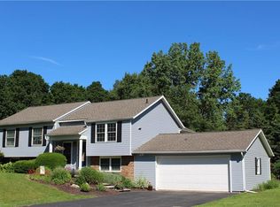 104 Willowcrest Dr, Elbridge, NY 13060