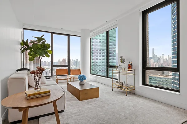 Rented by Greystar | media 1