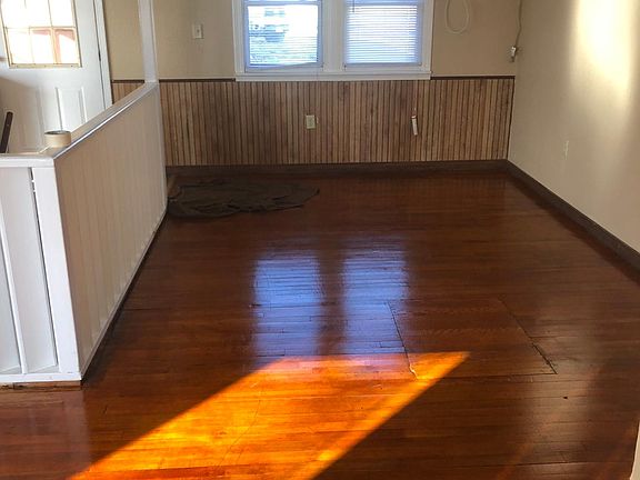 4th image of 403 E Elm St