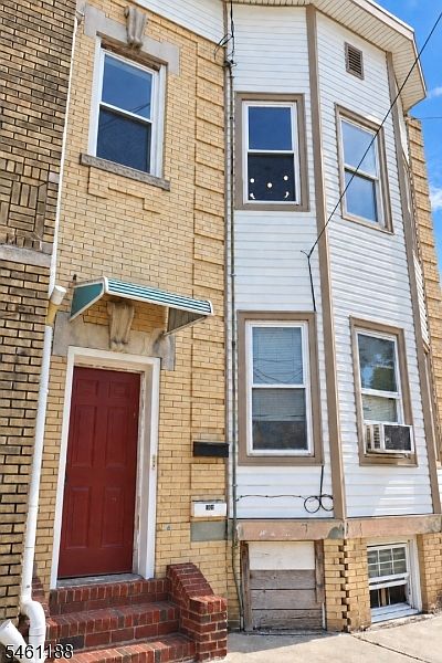 1st image of 104 Harrison Ave #2