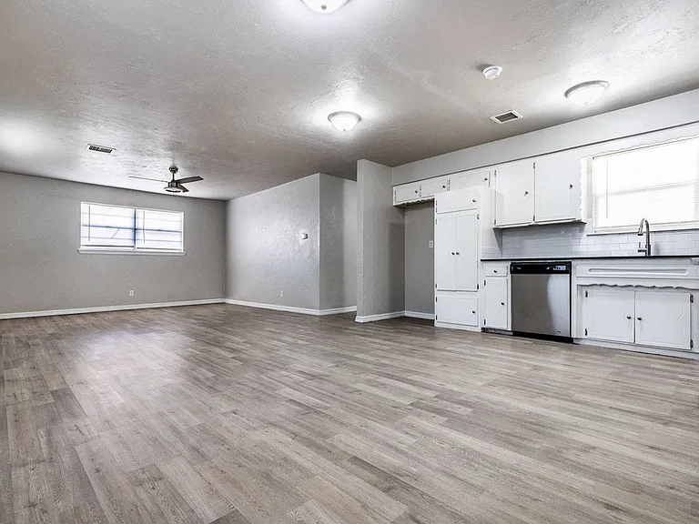 617 Queensboro Pl — Photo 3