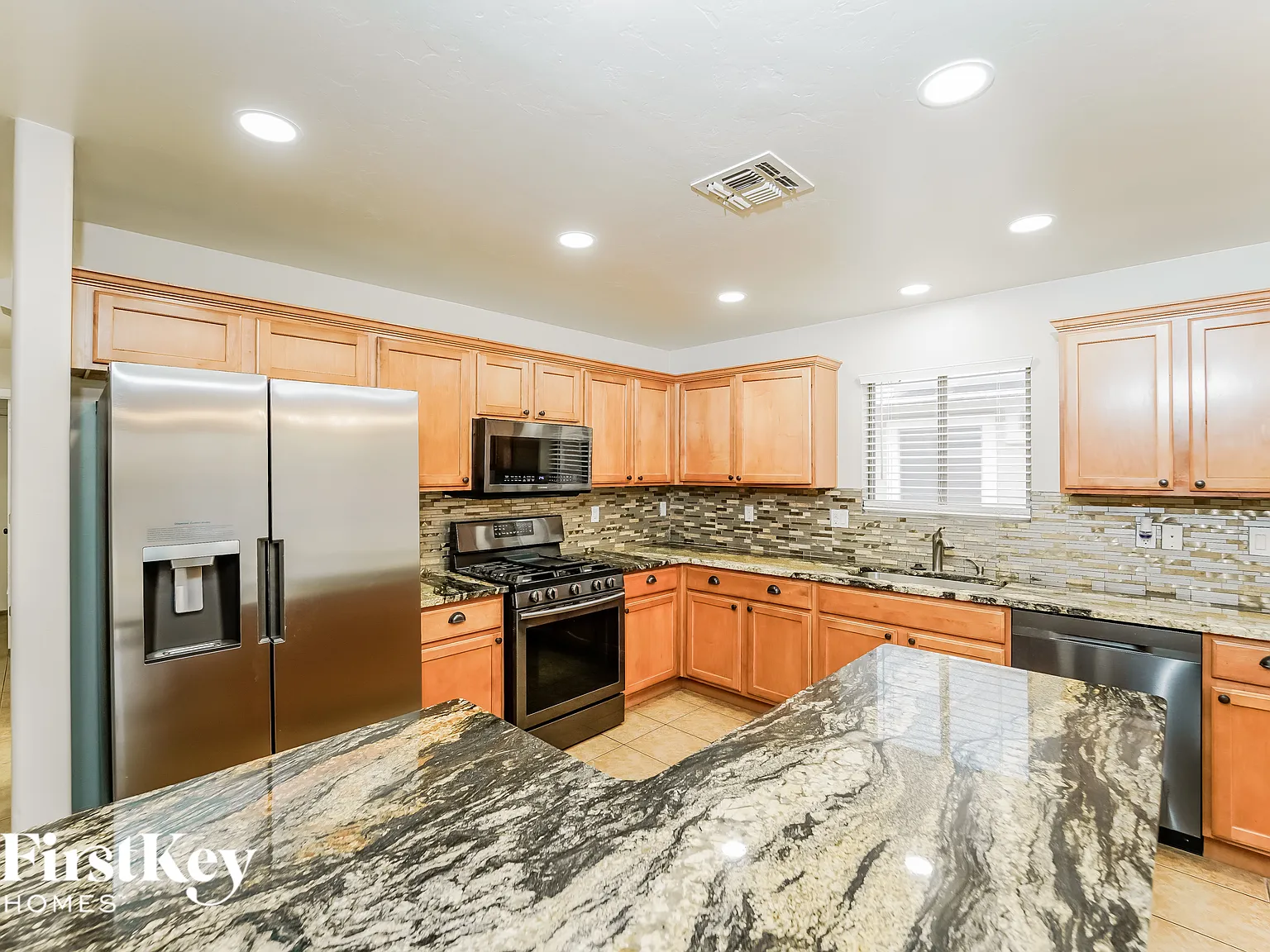 5 bed, 3.0 bath, 2271 sqft, $2,645 — Photo 3