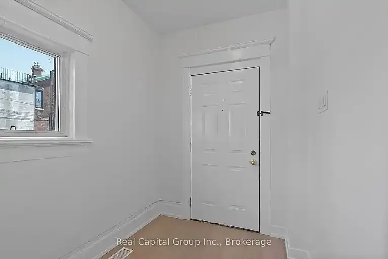 1968 Queen St E #1 — Photo 6