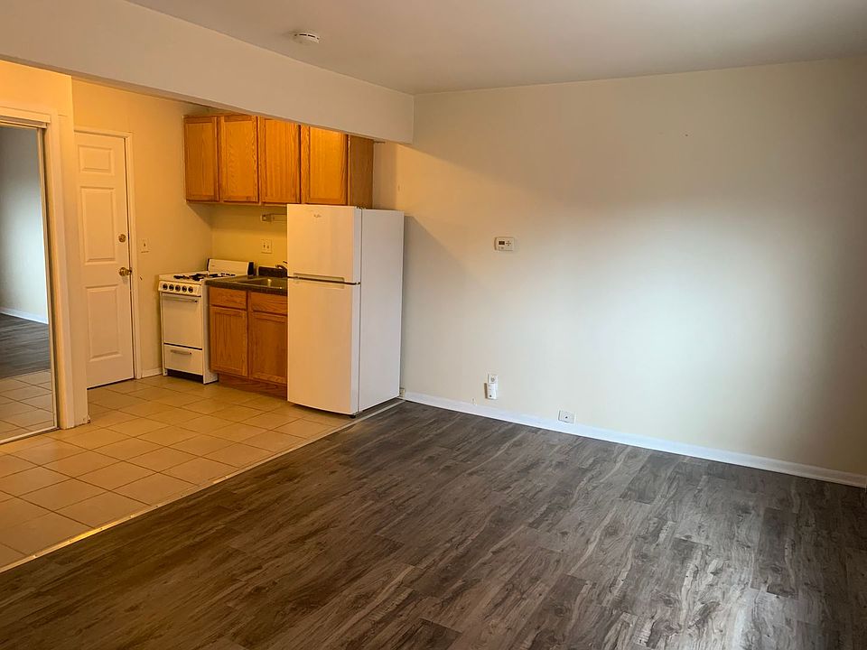 1st image of 1456 N Farwell Ave #34