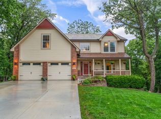 2502 SW Locust St, Oak Grove, MO 64075