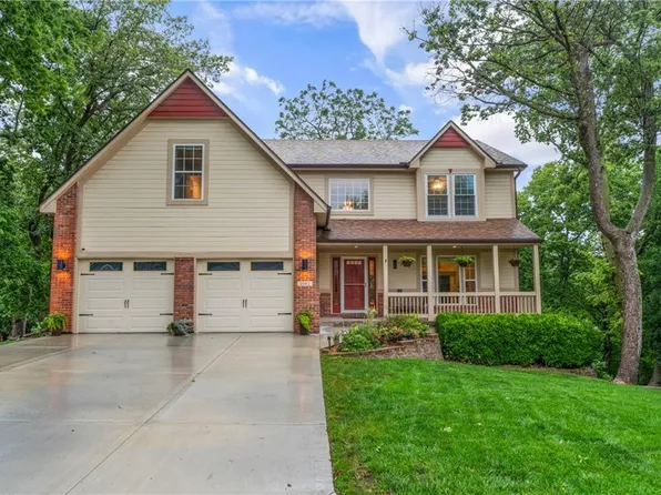 2502 SW Locust St, Oak Grove, MO 64075