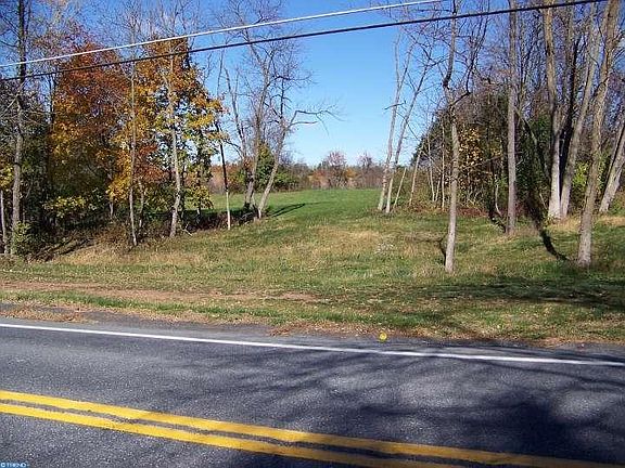 2nd image of 946 Brownsville Rd