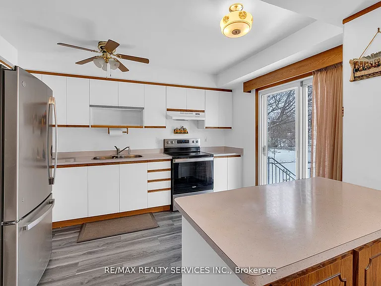 81 Glenforest Rd — Photo 6