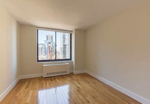 4th image of 235 W 48th St APT 37G