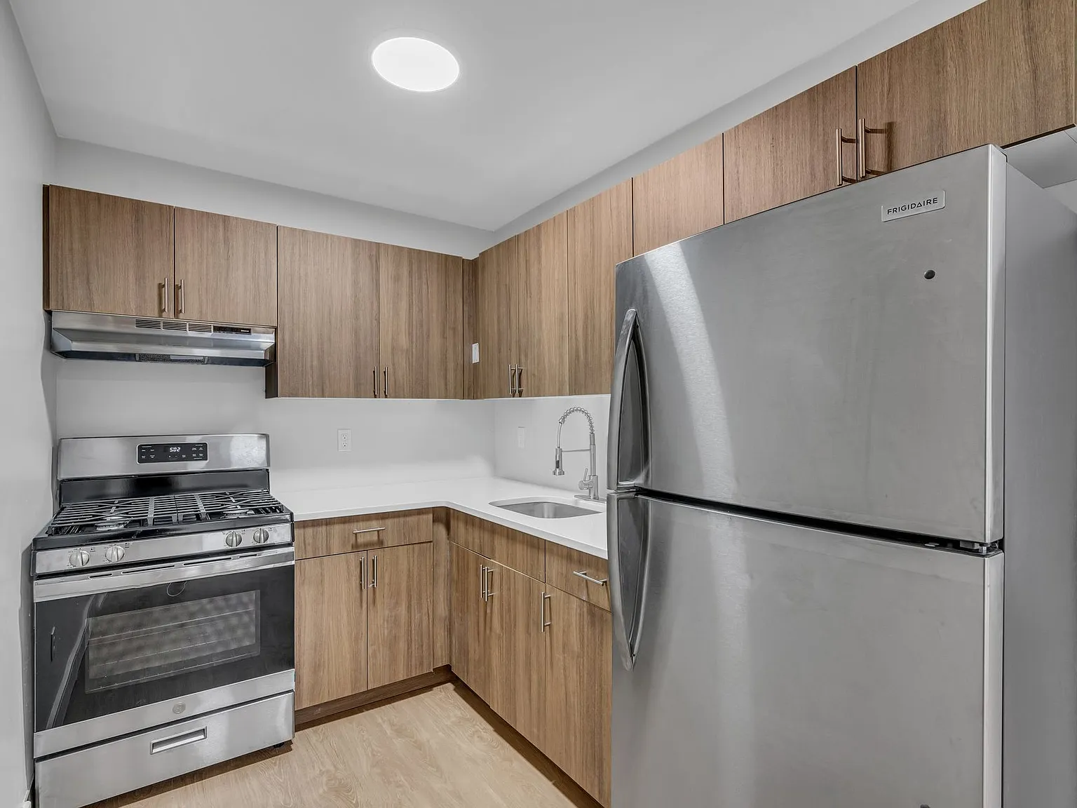 Ambassador Apartments — Photo 2