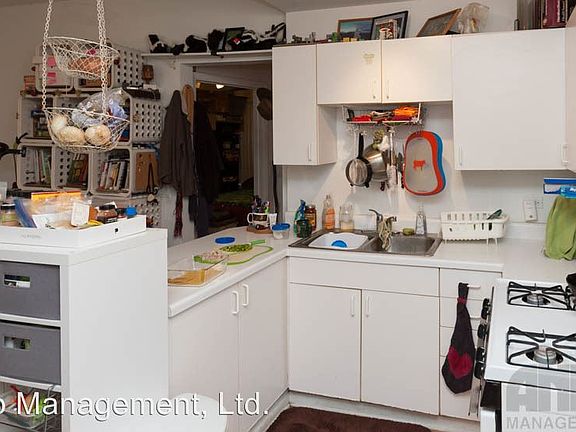 4th image of 900 W Gunnison St #105