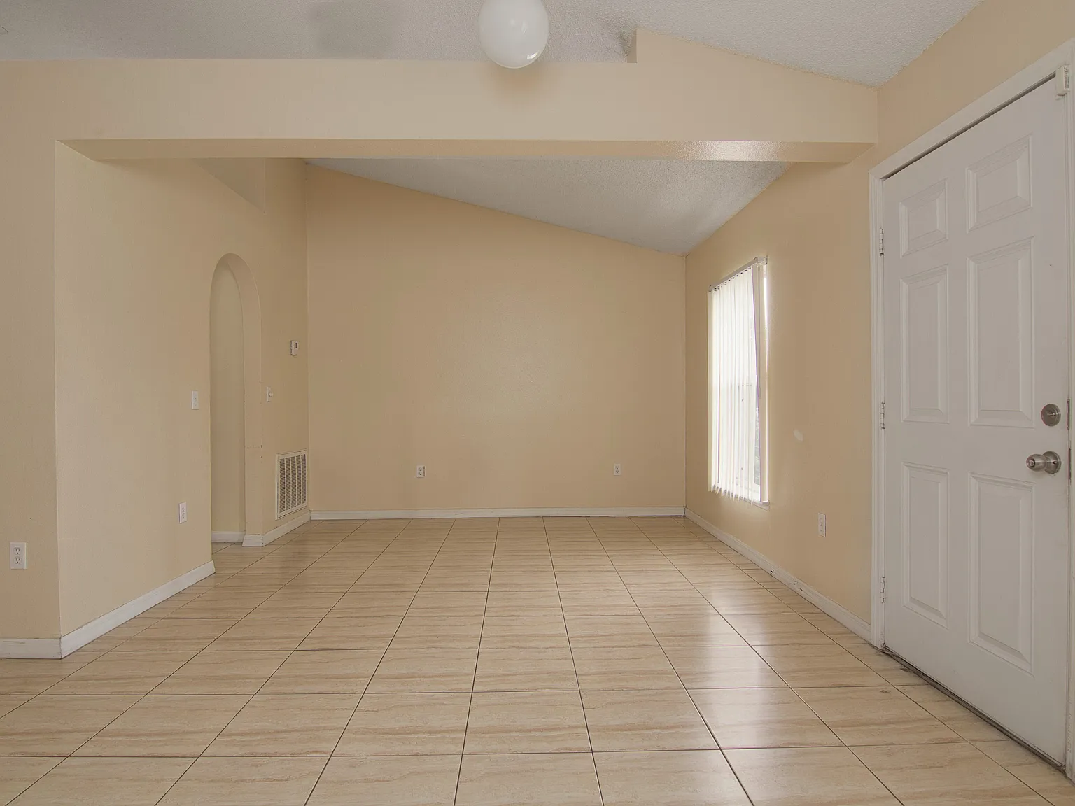 4 bed, 1774 sqft, $1,690 — Photo 4
