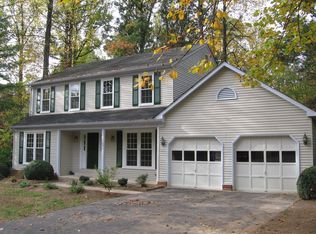 1096 Loran Ct, Great Falls, VA 22066