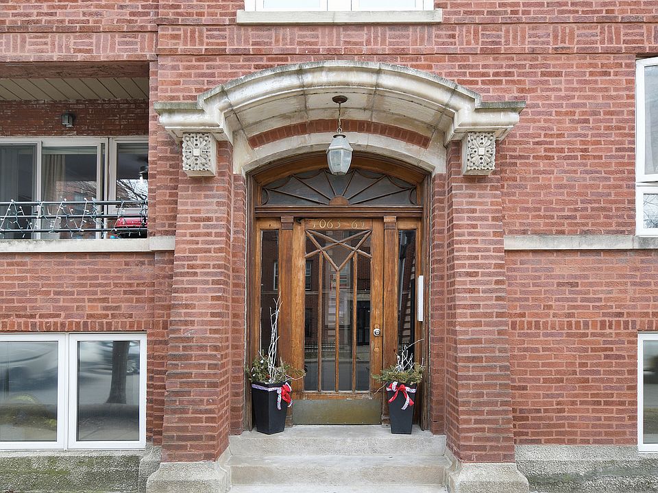 1st image of 1065 W Thorndale Ave APT 1