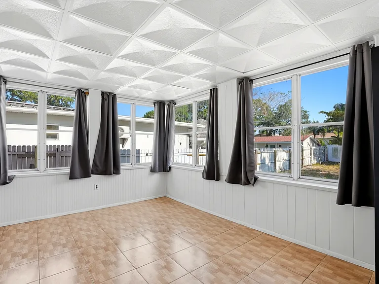 4004 W Watrous Ave — Photo 15