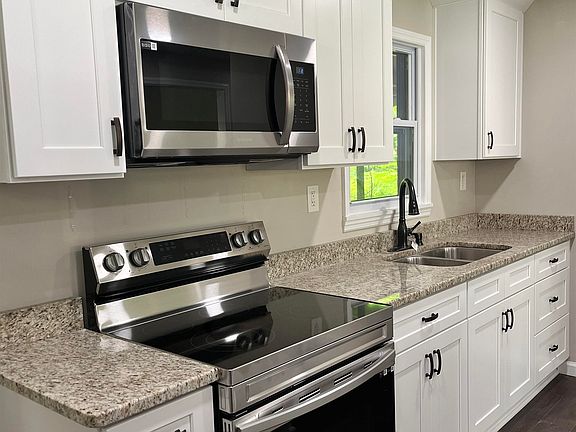 3rd image of 805 Fairfield Ct