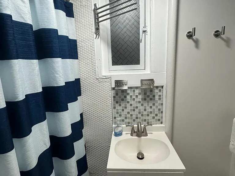 329 S 4th St #B — Photo 4