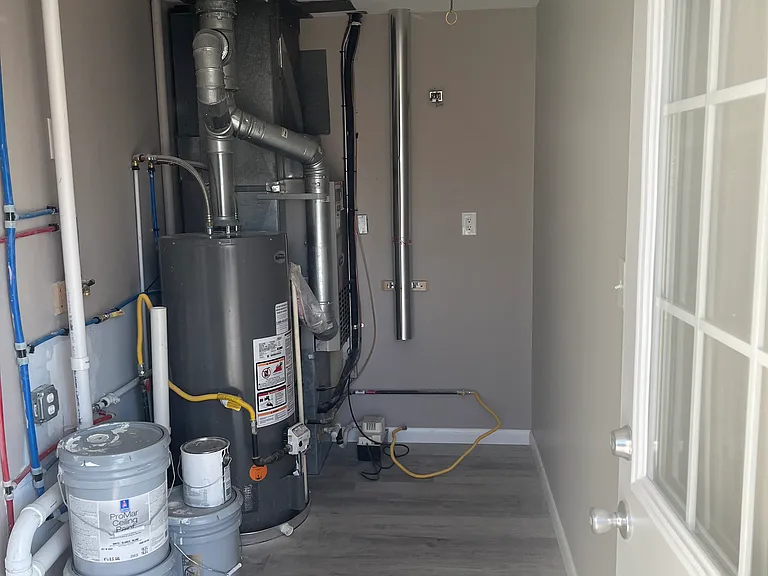 868 Mansfield St — Photo 14