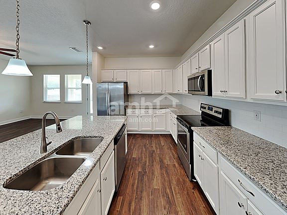 3rd image of 527 Pine Terrace Dr