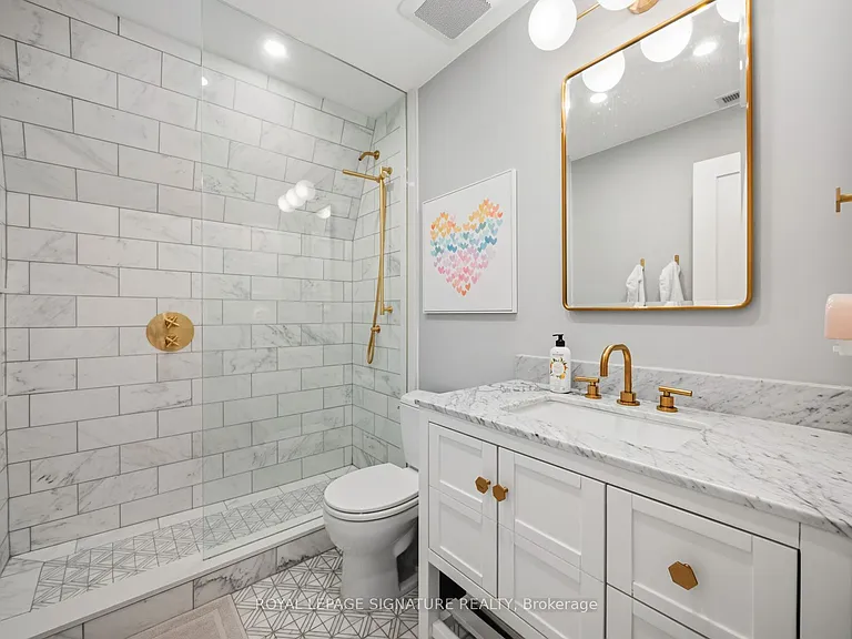 74 Fallingbrook Dr — Photo 26