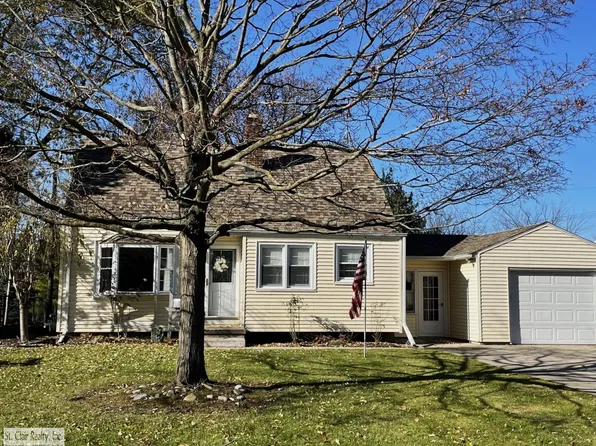 1104 S Fifteenth Street Ave, Saint Clair, MI 48079