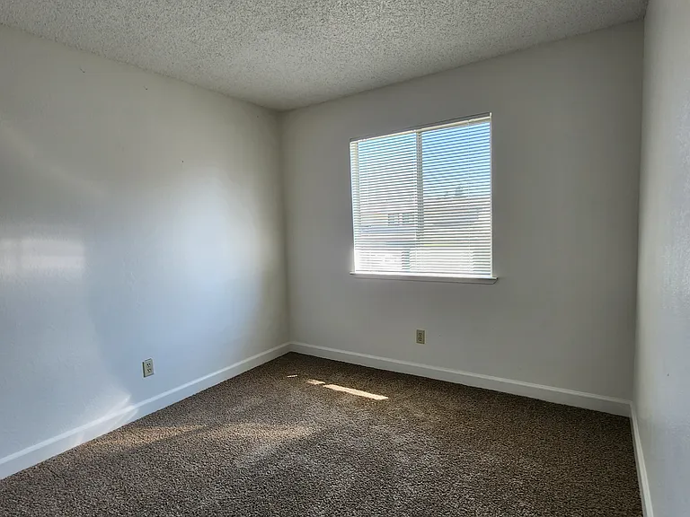 1115 N Lincoln St #B — Photo 13