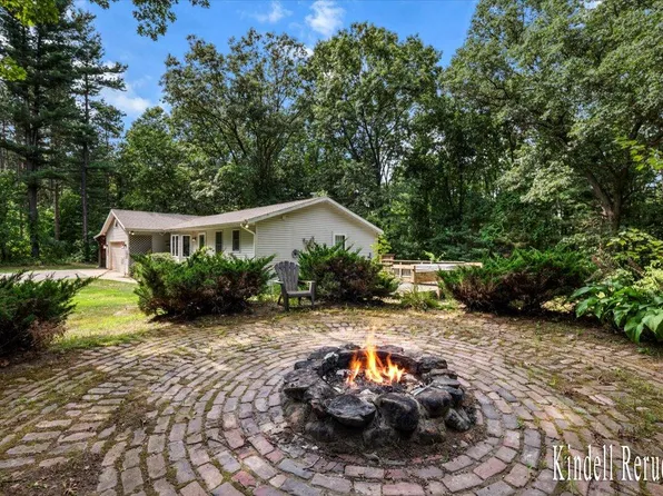 699 Lincoln Lake Ave NE, Lowell, MI 49331