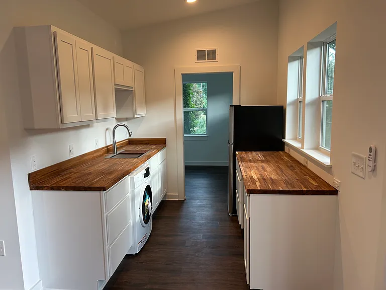 1108 Spruce St — Photo 3