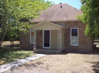 417 Lizzie St, Taylor, TX 76574