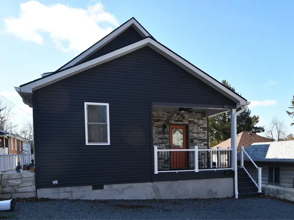 52 Sycamore St, Westover, WV 26501